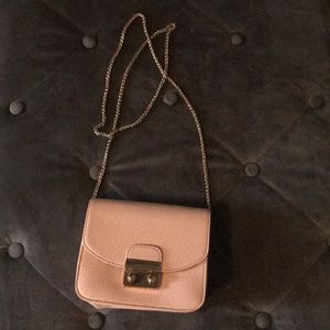 Adorable light pink purse